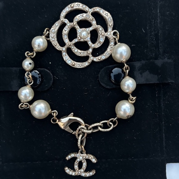 Chanel Camellia Pearl & Crystal Bracelet 14V - Picture 6 of 9